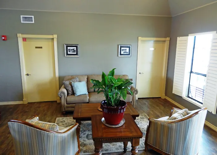 Motel: Kenedy Inn And Suites