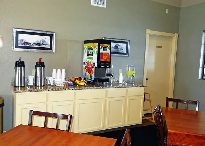 Motel: Kenedy Inn And Suites